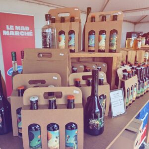 notre gamme de pack et valisette exposee sur un marche