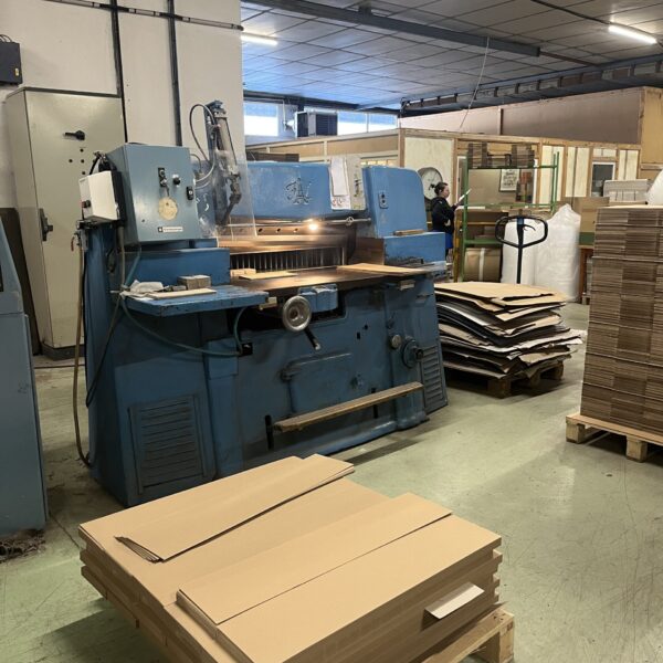 découpe de carton compact sur mesure